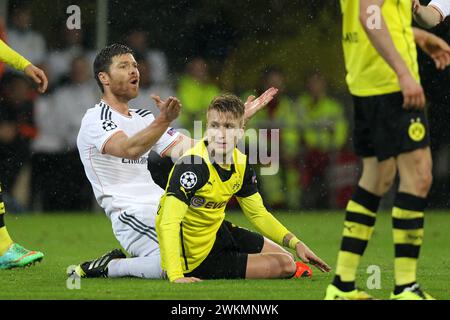 Xabi Alonso Real Madrid gegen Marco Reus Borussia Dortmund BVB Championsleague Fussball Borussia Dortmund BVB - Real Madrid Saison 2013/ 2014 © diebilderwelt / Alamy Stock Foto Stock