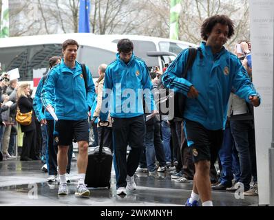 Ankunft der Real Spieler im MŸnchner Hotel Grand Westin Xabi Alonso Marcelo Fussball Championsleague Halbfinale FC Bayern MŸnchen - Real Madrid 2011 / 2012 © diebilderwelt / Alamy Stock Foto Stock