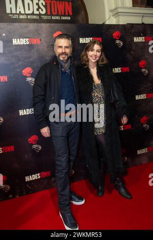 Londra, 21 febbraio 2024, Hadestown Opening Night, Jason Durr e Daughter Blossom arrivano sul Red carpet al Lyric Theatre, Lou Morris/Alamy Live News Foto Stock