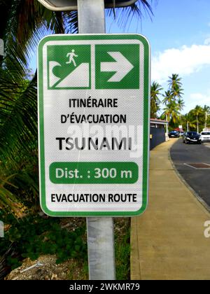 Cartello di avvertimento per lo tsunami nelle indie occidentali francesi, nell'isola vulcanica di Guadalupa Foto Stock