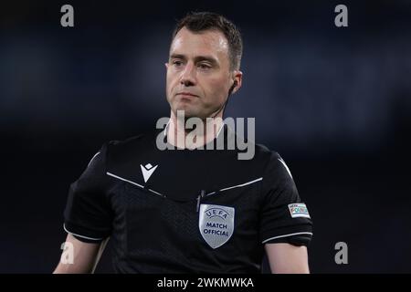 Napoli, Italia. 21 febbraio 2024. L'arbitro tedesco Felix Zwayer guarda durante la partita di UEFA Champions League allo Stadio Diego Armando Maradona di Napoli. Il credito per immagini dovrebbe essere: Jonathan Moscrop/Sportimage Credit: Sportimage Ltd/Alamy Live News Foto Stock