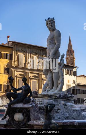 La vita a Firenze, in Italia, capitale del Rinascimento del mondo, attira viaggiatori da tutto il mondo e gente del posto per godersi la vita. Foto Stock