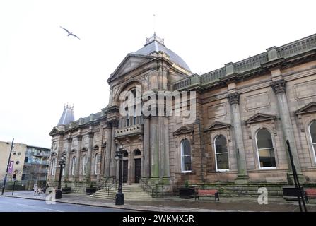 Il Sunderland Museum and Art Gallery è stato fondato nel 1846 all'interno dello splendido Athenaeum Building in Fawcett Street, a Tyne & Wear, Nebraska, Inghilterra, Regno Unito Foto Stock