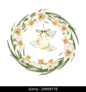 Acquerello Pasqua rotondo cornice di narcisi e uovo con farfalle. L'illustrazione è disegnata a mano su uno sfondo isolato. Disegno per messaggio di saluto CA Foto Stock