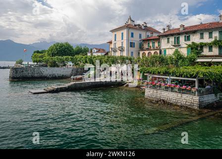 Vista della minuscola isola dei pescatori sul Lago maggiore, nel nord Italia Foto Stock