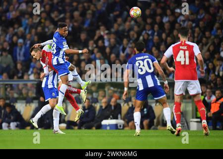 Porto, Portogallo. 21 febbraio 2024. Marko Grujic dell'Estadio do Dragao Porto compete con Martin Odegaard dell'Arsenal, durante la partita tra Porto e Arsenal, nel turno di 16 della UEFA Champions League 2023/2024 all'Estadio do Dragao questo mercoledì 21. 30761 (Daniel Castro/SPP) credito: SPP Sport Press Photo. /Alamy Live News Foto Stock