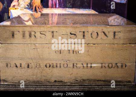 Baltimore and Ohio Railroad First Stone segna l'inizio della prima ferrovia di trasporto comune americana. Ambientato il 4 luglio 1828 a Baltimora Foto Stock