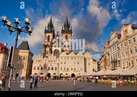 Tyn Church in Staromestske Namesti (Piazza della città Vecchia), Praga, Repubblica Ceca, Europa Foto Stock