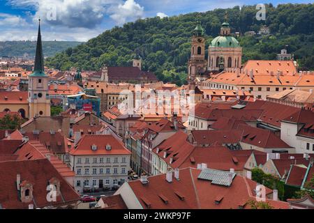 Praga vista dai giardini del Palazzo di Wallenstein, Mala Strana, Praga, Repubblica Ceca, Europa Foto Stock