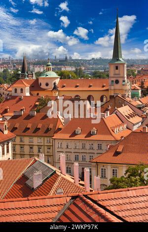 Praga vista dai giardini del Palazzo di Wallenstein, Mala Strana, Praga, Repubblica Ceca, Europa Foto Stock