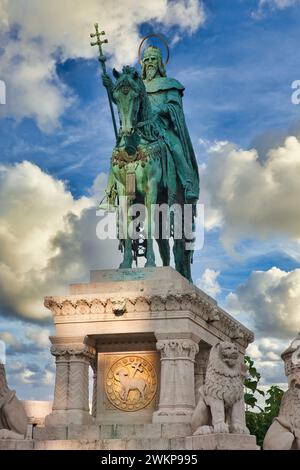 Statua di bronzo di Stefano i d'Ungheria, Bastione del Pescatore´s, Budapest, Ungheria, Europa Foto Stock