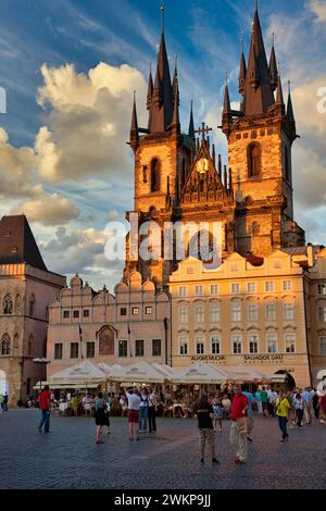 Tyn Church in Staromestske Namesti (Piazza della città Vecchia), Praga, Repubblica Ceca, Europa Foto Stock