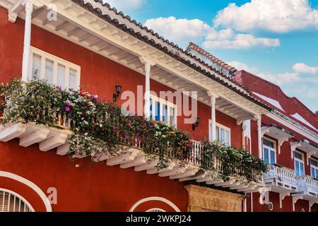 Splendido edificio nella storica città di Cartagena de Indias con una splendida architettura coloniale. Una delle città più belle della regione della costa caraibica Foto Stock