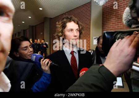 YouTuber Acid (Nathan Vandergunst) nella foto durante la sessione del verdetto nel processo contro YouTuber Acid davanti al tribunale penale di Bruges, a Bruges giovedì 22 febbraio 2024. Vandergunst (24) di Blankenberge è stato convocato direttamente da un ex membro dell'associazione studentesca Reuzegom dopo un video controverso. L'acido deve rispondere, tra le altre cose, di molestie e calunnie. Questa vicenda è iniziata quando il noto YouTuber ha pubblicato un video sul processo e la condanna per la morte di Sanda dia durante un battesimo del club studentesco Reuzegom. L'acido ha menzionato diversi Reuzegommers per nome Foto Stock