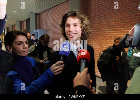 YouTuber Acid (Nathan Vandergunst) nella foto durante la sessione del verdetto nel processo contro YouTuber Acid davanti al tribunale penale di Bruges, a Bruges giovedì 22 febbraio 2024. Vandergunst (24) di Blankenberge è stato convocato direttamente da un ex membro dell'associazione studentesca Reuzegom dopo un video controverso. L'acido deve rispondere, tra le altre cose, di molestie e calunnie. Questa vicenda è iniziata quando il noto YouTuber ha pubblicato un video sul processo e la condanna per la morte di Sanda dia durante un battesimo del club studentesco Reuzegom. L'acido ha menzionato diversi Reuzegommers per nome Foto Stock