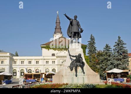 Kossuth Lajos statua a Kossuth Lajos ter piazza nel centro della città, Kecskemet, Ungheria Foto Stock