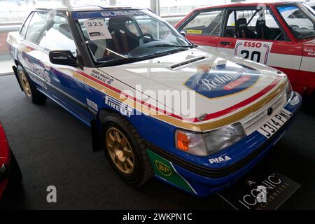 Vista frontale di tre quarti di una Subaru Legacy RS 'gruppo A' Ex-Colin McRae del 1992, in vendita nell'iconica asta, al Silverstone Festival del 2023 Foto Stock