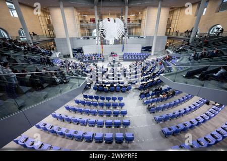 Deutscher Bundestag, 154. Plenarsitzung Symbolbild Plenarsaal bei der 154. Sitzung des Deutschen Bundestag a Berlino Berlino Berlino Germania Germania *** Bundestag tedesco, 154a sessione plenaria immagine simbolica della camera plenaria alla 154a sessione del Bundestag tedesco a Berlino Germania Foto Stock