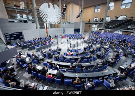 Deutscher Bundestag, 154. Plenarsitzung Symbolbild Plenarsaal bei der 154. Sitzung des Deutschen Bundestag a Berlino Berlino Berlino Germania Germania *** Bundestag tedesco, 154a sessione plenaria immagine simbolica della camera plenaria alla 154a sessione del Bundestag tedesco a Berlino Germania Foto Stock