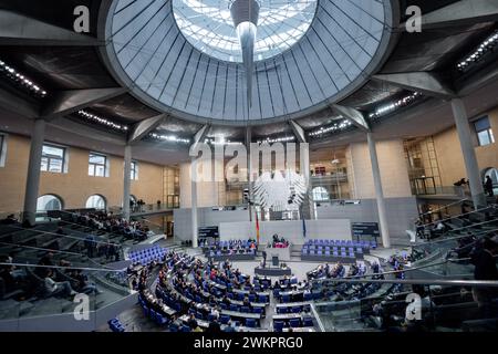 Deutscher Bundestag, 154. Plenarsitzung Symbolbild Plenarsaal bei der 154. Sitzung des Deutschen Bundestag a Berlino Berlino Berlino Germania Germania *** Bundestag tedesco, 154a sessione plenaria immagine simbolica della camera plenaria alla 154a sessione del Bundestag tedesco a Berlino Germania Foto Stock