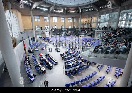 Deutscher Bundestag, 154. Plenarsitzung Symbolbild Plenarsaal bei der 154. Sitzung des Deutschen Bundestag a Berlino Berlino Berlino Germania Germania *** Bundestag tedesco, 154a sessione plenaria immagine simbolica della camera plenaria alla 154a sessione del Bundestag tedesco a Berlino Germania Foto Stock