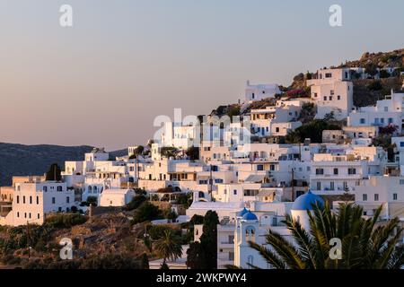 Vista panoramica della pittoresca e bianca isola di iOS Grecia Foto Stock