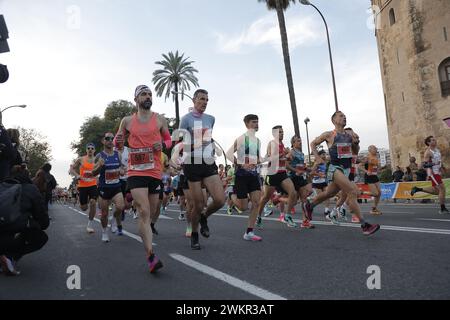 Siviglia, 01/28/2024. La 29esima edizione della mezza Maratona di Siviglia passando per la Torre del Oro. Foto: Víctor Rodríguez. SEGN. ARCHSEV. Crediti: Album / Archivo ABC / Víctor Rodríguez Foto Stock