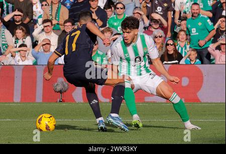 Siviglia, 12/09/2023. Partita 16 EA Sports League. Stadio Benito Villamarín. Real Betis, Real Madrid. Abde Recorta contro Lucas Vázquez. Foto: Manuel Gómez. Archsev. Crediti: Album / Archivo ABC / Manuel Gómez Foto Stock