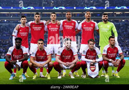 Gabriel Martinelli dell'Arsenal, Kai Havertz, Jakub Kiwior, Gabriel, William Saliba, David Raya, Bukayo Saka, Leandro Trossard, Declan Rice, Martin Odegaard e Ben White si mettono in posa per una foto sul campo in vista della partita di UEFA Champions League all'Estadio do Dragao di Porto, Portogallo. Data foto: Mercoledì 21 febbraio 2024. Foto Stock