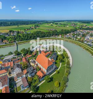 Vista aerea delle due città di frontiera Laufen e Oberndorf sul fiume Salzach Foto Stock