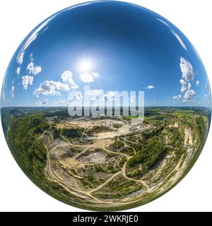 Vista aerea delle cave di pietra calcarea vicino a Sollnhofen nel Parco naturale di Altmühltal nella Franconia centrale Foto Stock