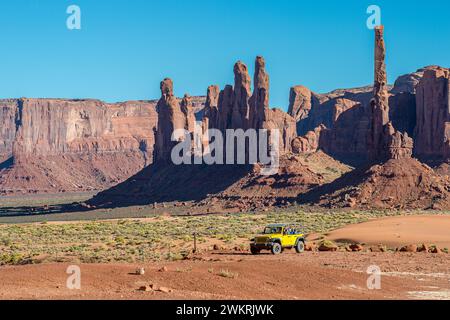 Totem Pole nella Monument Valley, famosa per i suoi iconici contrafforti e per aver recitato in diversi film western di John Ford. Foto Stock