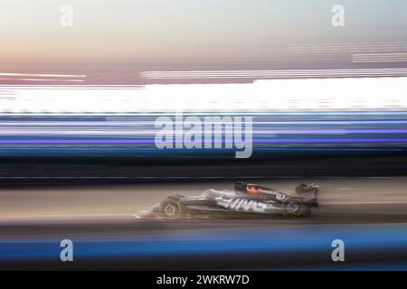 Sakhir, Bahrein. 22 febbraio 2024. 27 HULKENBERG Nico (Ger), Haas F1 Team VF-24 Ferrari, azione durante i test pre-stagionali di Formula 1 Aramco 2024 del Campionato del mondo di Formula 1 FIA 2024 dal 21 al 23 febbraio 2024 sul circuito Internazionale del Bahrain, a Sakhir, Bahrain - foto Antonin Vincent/DPPI F1 test pre-stagione in Bahrain al Bahrain International Circuit il 22 febbraio 2024 a Sakhir, Bahrain. (Foto di HOCH ZWEI) credito: dpa/Alamy Live News Foto Stock