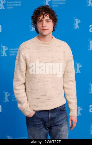 Douglas Smith beim Photocall zum Kinofilm Seven Veils auf der Berlinale 2024 / 74. Internationale Filmfestspiele Berlin im Hotel Grand Hyatt. Berlino, 22.02.2024 *** Douglas Smith al photocall per il lungometraggio Seven Veils al Berlinale 2024 74 Berlin International Film Festival presso l'Hotel Grand Hyatt Berlin, 22 02 2024 foto:xD.xBedrosianx/xFuturexImagex Veils 4217 Foto Stock