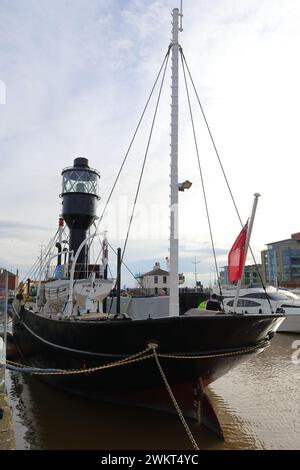 Lo sperone Lightship LS-12 e la nuova area Marina di Hull, Yorkshire, Regno Unito Foto Stock