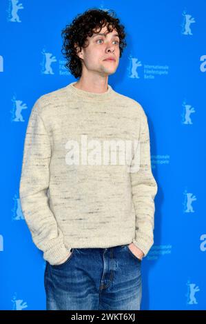 Douglas Smith beim Photocall zum Kinofilm Seven Veils auf der Berlinale 2024 / 74. Internationale Filmfestspiele Berlin im Hotel Grand Hyatt. Berlino, 22.02.2024 *** Douglas Smith al photocall per il lungometraggio Seven Veils al Berlinale 2024 74 Berlin International Film Festival presso l'Hotel Grand Hyatt Berlin, 22 02 2024 foto:Xn.xKubelkax/xFuturexImagex Veils 4260 Foto Stock