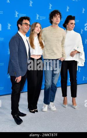 Atom Egoyan, Amanda Seyfried, Douglas Smith und Ambur Braid beim Photocall zum Kinofilm 'Seven Veils' auf der Berlinale 2024 / 74. Internationale Filmfestspiele Berlin im Hotel Grand Hyatt. Berlino, 22.02.2024 Foto Stock
