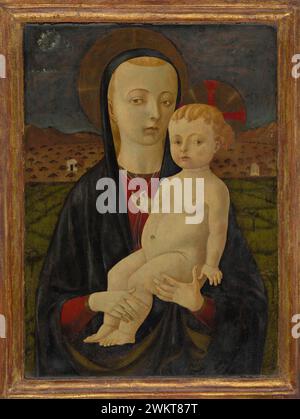 Madonna col bambino; laboratorio di Paolo uccello (1397 - 1475 circa); Italia; 1470 - 1475 circa; Tempera su tavola; pannello: 53,3 x 41,9 x 3,8 cm (21 x 16 1/2 x 1 1/2 poll.); 70.PB.44 Foto Stock