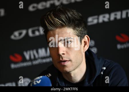 Kruisem, Belgio. 22 febbraio 2024. Belga Wout van Aert nella foto durante una conferenza stampa del team di ciclismo Visma - Lease a Bike, in vista della gara ciclistica di un giorno di questo fine settimana, Omloop Het Nieuwsblad, gara di apertura della stagione delle gare di un giorno del classico fiammingo, giovedì 22 febbraio 2024. BELGA FOTO DIRK WAEM credito: Belga News Agency/Alamy Live News Foto Stock