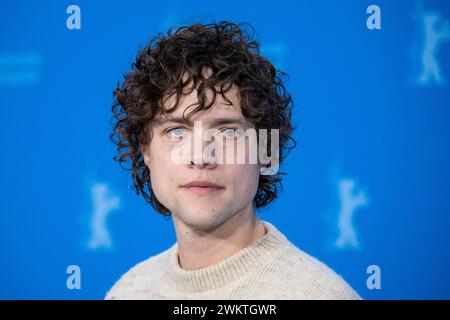 Berlino, Germania. 22 febbraio 2024. Douglas Smith, attore, prende parte al photocall del film "sette veli". Il 74° Festival internazionale del cinema di Berlino si svolgerà dal 15 al 25 febbraio 2024. Crediti: Hannes P. Albert/dpa/Alamy Live News Foto Stock