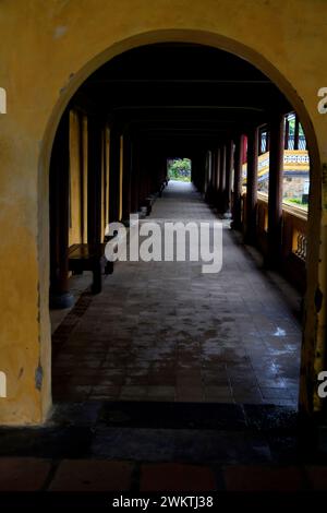 Colonnato nella Cittadella Imperiale di Hue Foto Stock