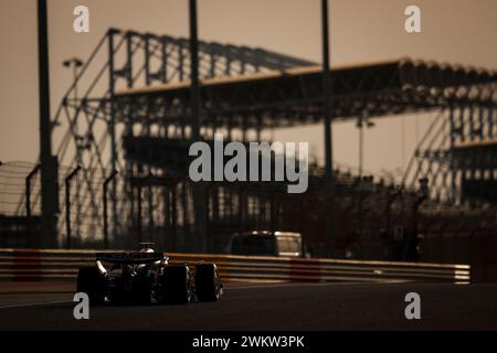 Sakhir, Bahrein. 22 febbraio 2024. 11 PEREZ Sergio (mex), Red Bull Racing RB20, azione durante i test pre-stagionali di Formula 1 Aramco 2024 del Campionato del mondo di Formula 1 FIA 2024 dal 21 al 23 febbraio 2024 sul circuito Internazionale del Bahrain, a Sakhir, Bahrain - foto DPPI F1 test pre-stagione in Bahrain al Bahrain International Circuit il 22 febbraio 2024 a Sakhir, Bahrain. (Foto di HOCH ZWEI) credito: dpa/Alamy Live News Foto Stock