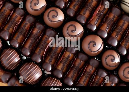 Praline al cioccolato e caramello Foto Stock