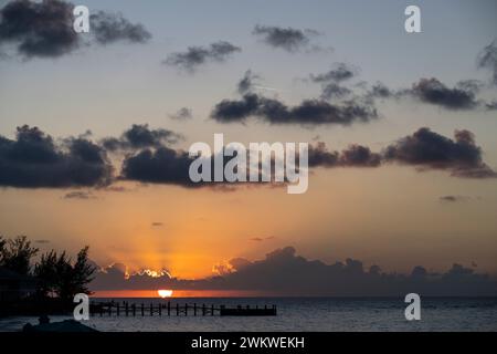 Splendido tramonto sull'oceano Club Med, San Salvador Island, Bahamas Foto Stock
