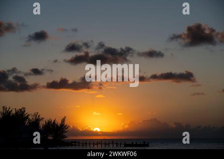 Splendido tramonto sull'oceano Club Med, San Salvador Island, Bahamas Foto Stock