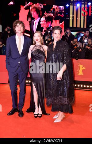 Douglas Smith , Amanda Seyfried und Ambur Braid bei der Seven Veils Premiere bei den 74. Internationalen Filmfestspielen a Berlino 22.02.2024 *** Douglas Smith , Amanda Seyfried e Ambur Braid alla premiere Seven Veils al Berlin International Film Festival 74 22 02 2024 Foto Stock