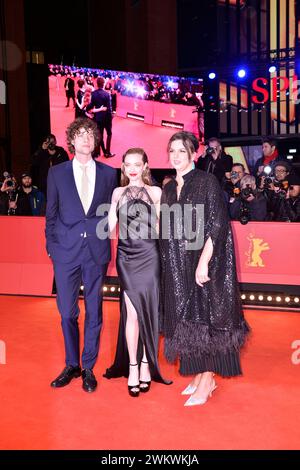 Douglas Smith , Amanda Seyfried und Ambur Braid bei der Seven Veils Premiere bei den 74. Internationalen Filmfestspielen a Berlino 22.02.2024 *** Douglas Smith , Amanda Seyfried e Ambur Braid alla premiere Seven Veils al Berlin International Film Festival 74 22 02 2024 Foto Stock
