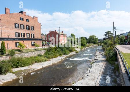 Costruito nel 1845, lo storico Waddell Hotel è un hotel boutique e ristorante situato sulle rive del fiume Ganaraska a Port Hope, Ontario Canada Foto Stock