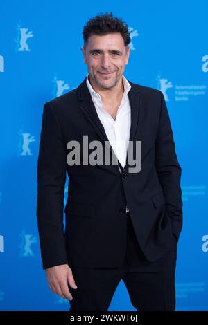 Berlino, Germania. 22 febbraio 2024. Adriano Giannini partecipa al Supersex Photocall durante il 74° Berlinale International Film Festival di Berlino al Grand Hyatt Hotel di Berlino, Germania, il 22 febbraio 2024. Foto di Aurore Marechal/ABACAPRESS.COM credito: Abaca Press/Alamy Live News Foto Stock