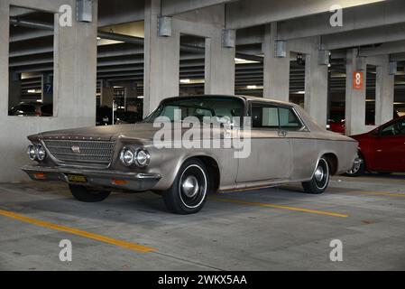 Patina e ha infranto la Chrysler Newport 1963 coupé a due porte. Foto Stock